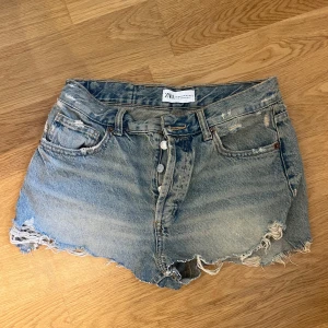Zara Shorts  - Zara shirts, aldrig använt💓💓strl 36
