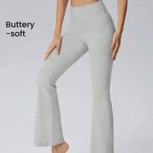 Yogapants - Mjuka och tretchiga yogapants med utsvängd modell. Helt nya med prislapp kvar. Passar även storlek S då dom är väldigt stretchiga 