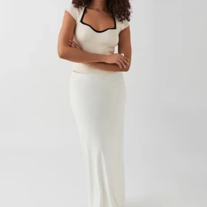 Low waist maxi skirt - Aldrig använt, superfin men säljer för att de inte riktigt min stil. strl Xs från Ginatricot🤍