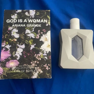 Ariana Grande - God is a woman parfymen 💗 nästan helt ny. 