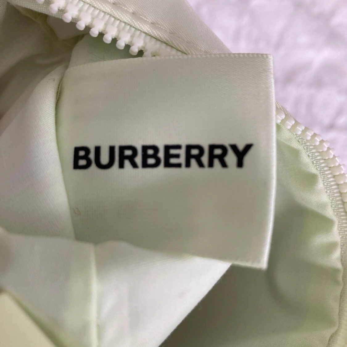 Burberry sminkväska - 90
