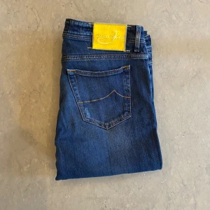 Jacob Cohen Jeans - Säljer nu dessa sjukt feta jeans från Jacob Cohen! Modellen är Style 688 och är slim fit, storlek 36 (passar 35). Nypris ca 5300kr, pris kan diskuteras. Hör av er vid funderingar!