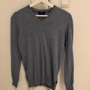 Sand Copenhagen - Tröja Ljusblå S - Fin tröja från de exklusiva märket Sand Copenhagen i en ljusblå fin färg, Storlek S