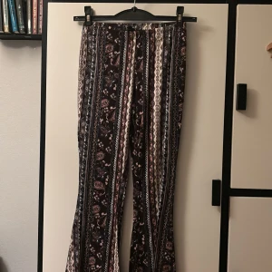 Wide leg Fashionnova leggings - Snygga leggings med wide legs från Fashionnova🤩