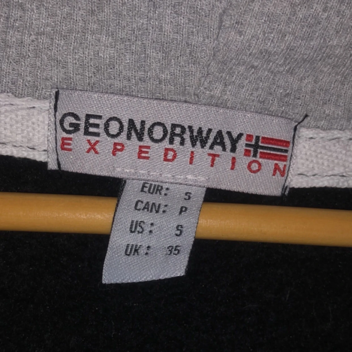 Svart hoodie från Geo Norway - 2