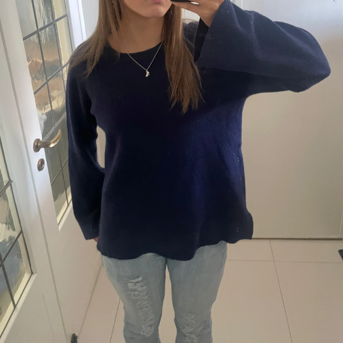 Mörkblå stickad tröja - 2