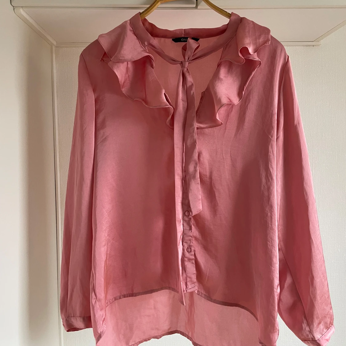 Rosa skjorta storlek 40 från only nyskick  - 4