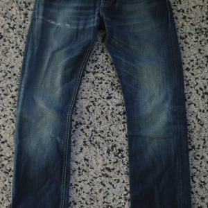 Blå jeansbyxor - Dondup jeans i väldigt fint skick, storlek W 32. 