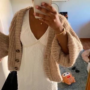 Vit klänning student - Vit klänning som passar bra till studenten! 🧡🧡 Jag på bilden är 165 