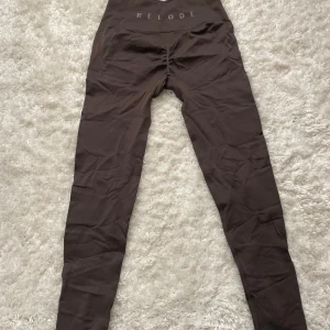 Bruna relode prime scrunch stl S - Bruna relode prime scrunch stl S. Knappt använda alls har mest legat i garderoben, köparen betalar frakt☺️