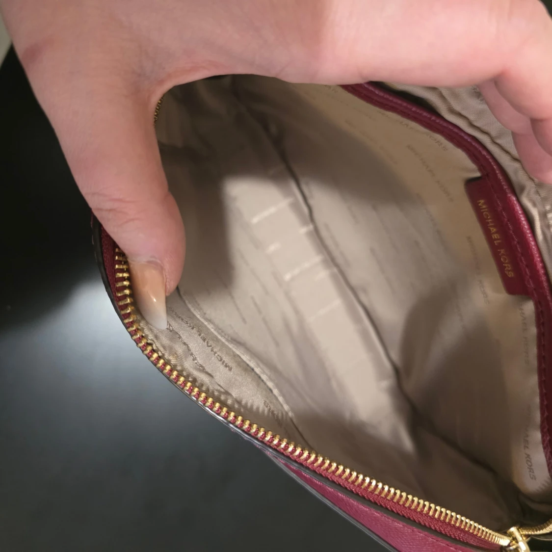 Vinröd Jet Set från Michael Kors oanvänd - 3