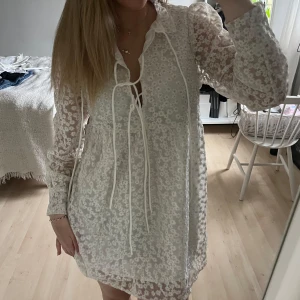 Klänning - Så fin helt ny klänning, perfekt till midsommar
