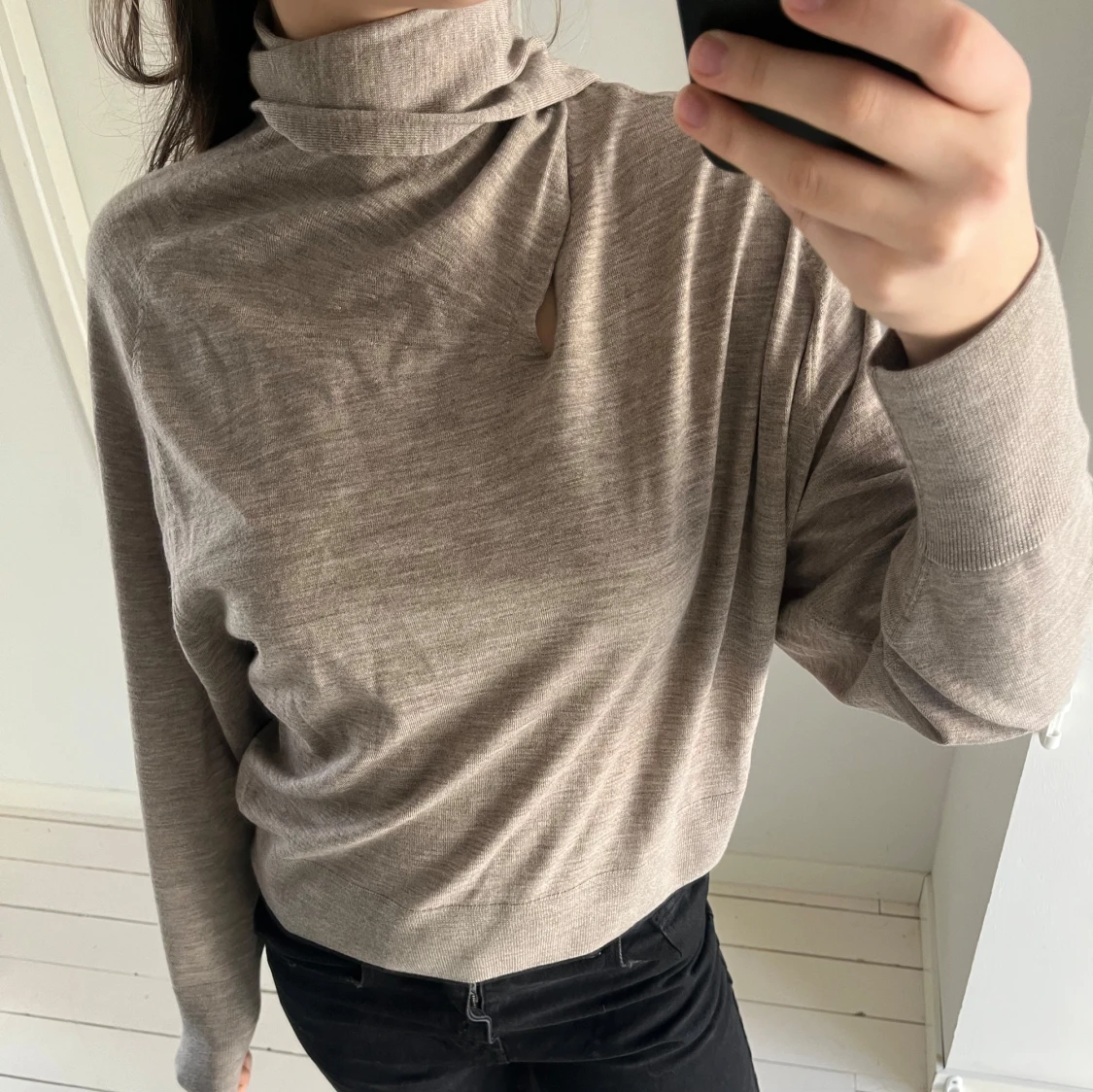 COS Beige tröja med unik krage - 2