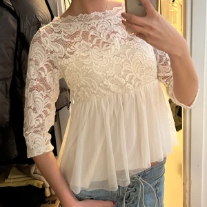 Blus med spets - Superfin blus med spets 