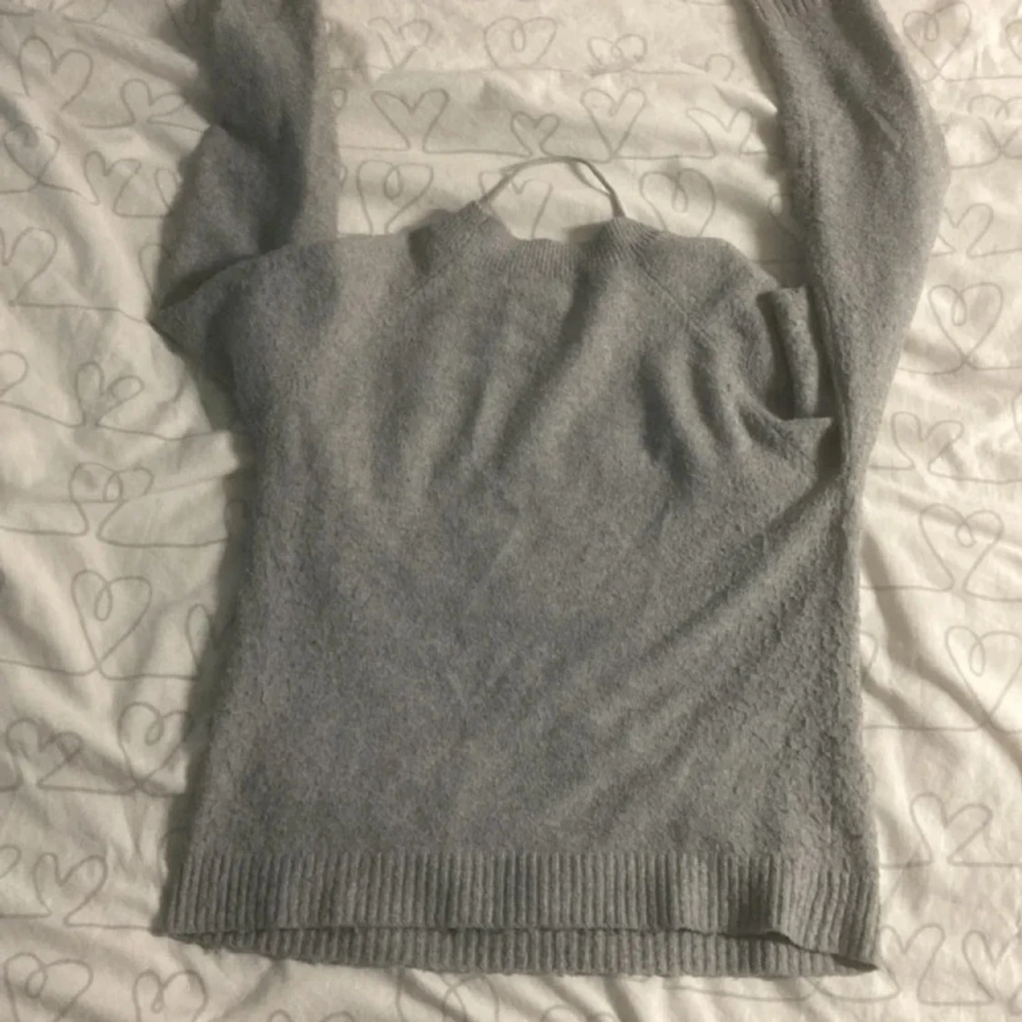 Grå stickad tröja - 1