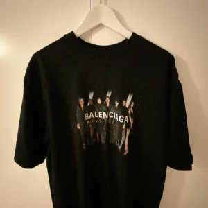 T-shirt - En snygg och modern t-shirt som har en bra passform.