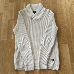 Jack & Jones PREMIUM  - Säljer nu min helt oanvända Jack & Jones Premium - Shawl Neck Stickad Tröja 