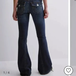True religon jeans  - Säljer eftersom dom är förstora för mig💗är i storlek W29. Jag köpte nya gör 1200 och säljer nu för 850! Jag har aldrig använt dem förutom att testa dom!