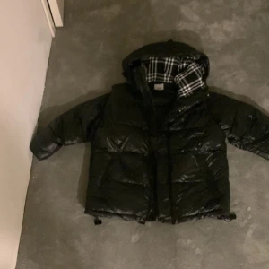 Burberry jacka  - Helt ny bara testad en gång  