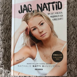 Nattid bok - Fint skick! Rekommenderar verkligen till yngre men även äldre men främst yngre då det handlar  om att ta hjälp ang mobbning! Väldigt klok bok att läsa för sina barn!