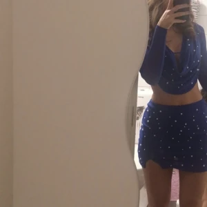 Blått set ohpolly - Ett oanvänt set i en fin blå färg. Likt oh pollys set. Kjolen är i XS och toppen i S om jag inte minns fel. 