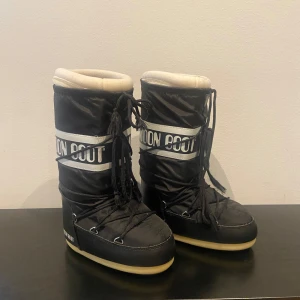 Moon boots - Moon boots i bra skick. Finns tecken på användning men inga defekter. Orginalpris 1500kr 