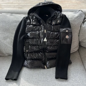 Moncler cardigan replika  - Moncler cardigan replika i väldigt bra skick
