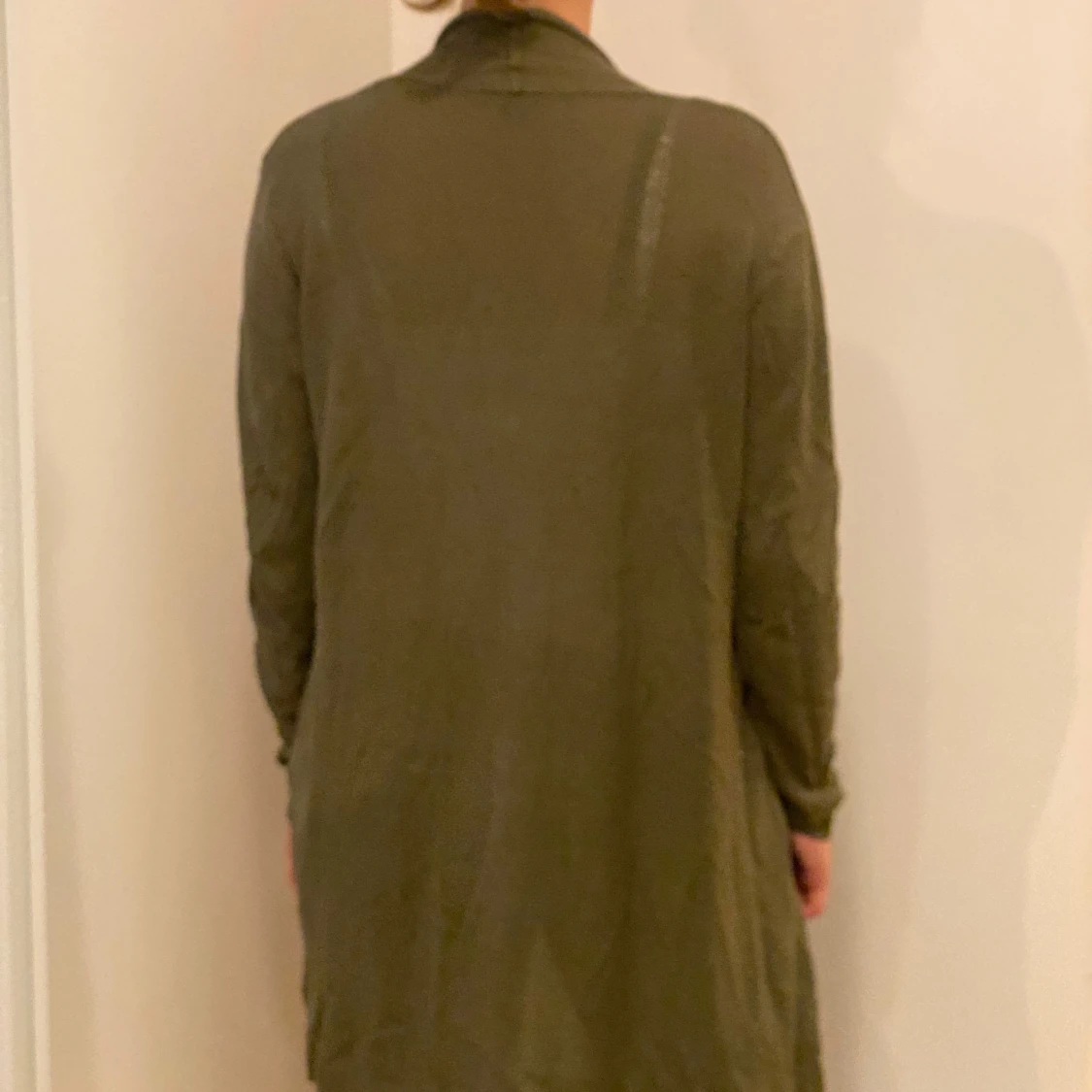 Olivgrön lång cardigan från Esmara - 90