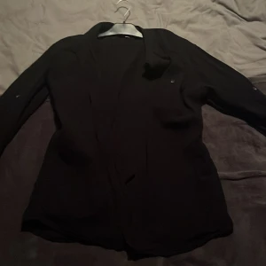 Linnen skjorta - Svart linne skjorta i mycket bra skick