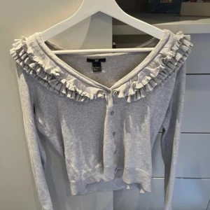 Volang kofta  - Jätte fin o bra skick. Storlek M men passar mig med XS så funkar för S och M oxå