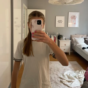 Zara t-shirt  - Säljer pågrund av att den inte kommer till användning men är i bra skick, säljer för 100kr 😇