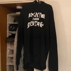 Trasher hoodie  - Trasher hoodie med tryck  Oanvänd Storlek M 