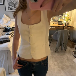 Topp! - Topp jag köpte på plick! Jätte bra skick och passar till allt! 