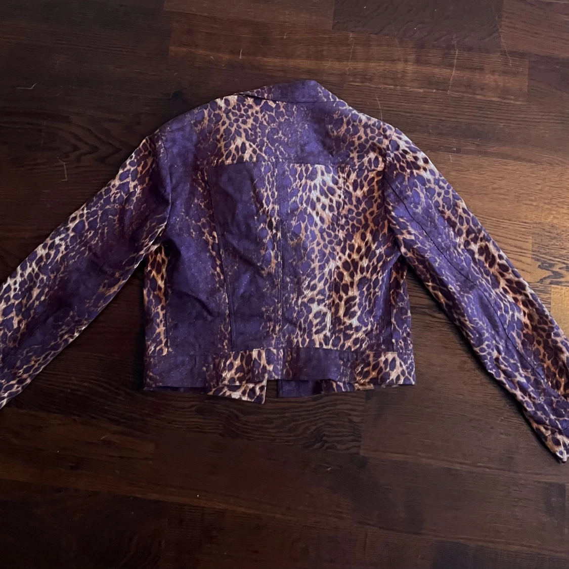 Leopard jacka i denim
