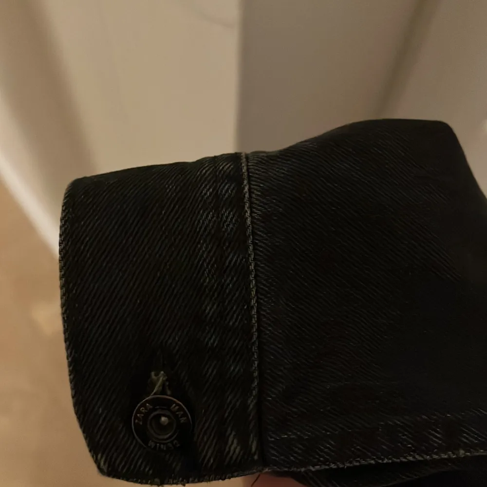 Zara Jeans jacka, bra skick. Använd enstaka gånger. Orginalpris 700kr. . Jackor.