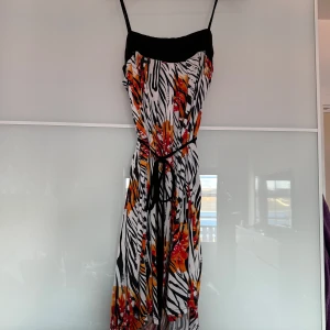 Klänning  - Fint skick 