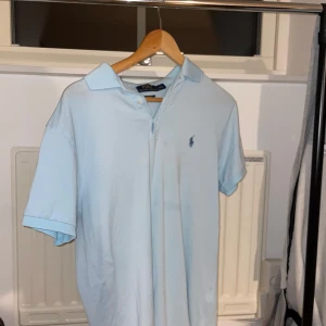 Polo Ralph lauren pike - Säljer pga att jag växt ur den Skick 9/10✅ Nypris 1500✅ Mitt pris 350✅