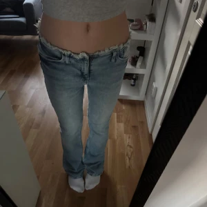 Lågmidjade bootcut jeans - Unika bootcut jeans. Storlek S.