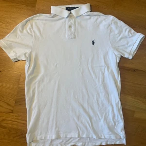 Polo Ralph Lauren Pike - Säljer en knappt använd Ralph Lauren piké p grund av att den inte kommer till användning. Skriv gärna vid minsta intresse 