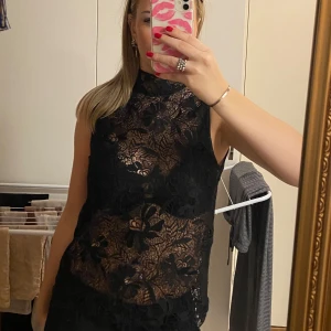 Spets topp  - Snygg spets topp från H&M som inte kommer till användning längre 🎀