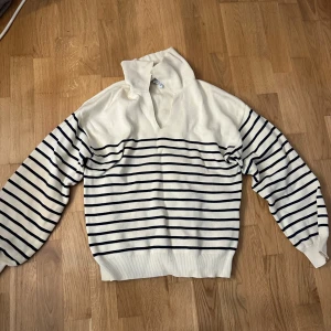 Topp från other stories - Knappt använd, säljer på grund av ingen användning, köpt för ca 2 år sedan! 