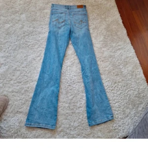 Bootcut jeans - Snygga bootcut jeans. Märket är cache cache och köptes på zalando