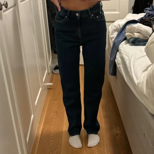 Jeans - Helt nya & other stories jeans! Mörkblå. Storlek 26/30 