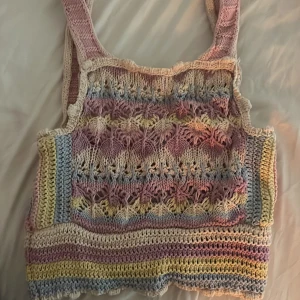 stickat linne - nästan aldrig använt stickat linne i ljusa färger. storlek S