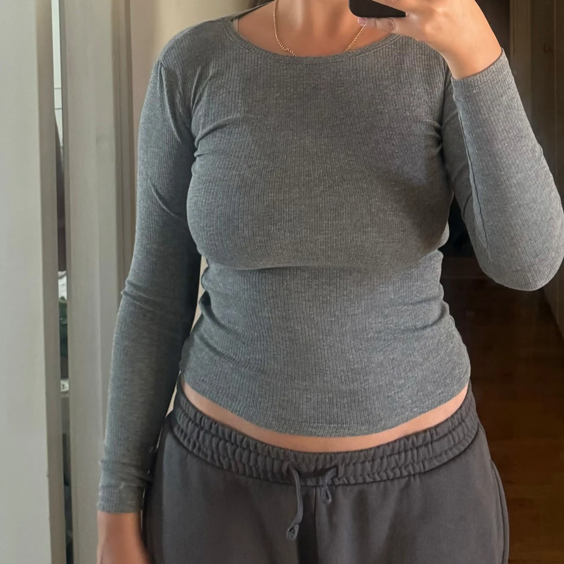 Grå ribbad tröja från FSBN Sister