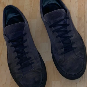 Common projects skor - Riktigt snygga mocka skor som kan änvändas som kostym skor. Märke: common projects