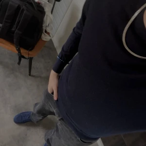 Merino wool tröja dressman - Storlek S ganska använd men inga defekter ganska lite nopprig men kan tas bort innan jag fraktar Tveka inte att skriva vid funderingar mvh Elias🤝🏼