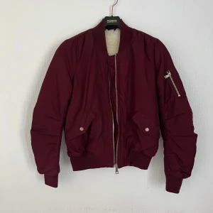 Bomerjacka - Röd bomberjacka 