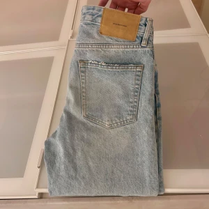 Zara jeans - Helt fräscha jeans från zara i ljusblå färg. De är använda ett fåtal gånger. Stl eur 38.