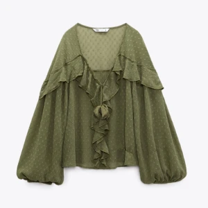 Zara blus - Supersnygg zara blus som inte finnas att köpa längre. Storlek Xs men passar S också. Använd fåtal gånger och inga defekter. Köpt för 359kr💞💞